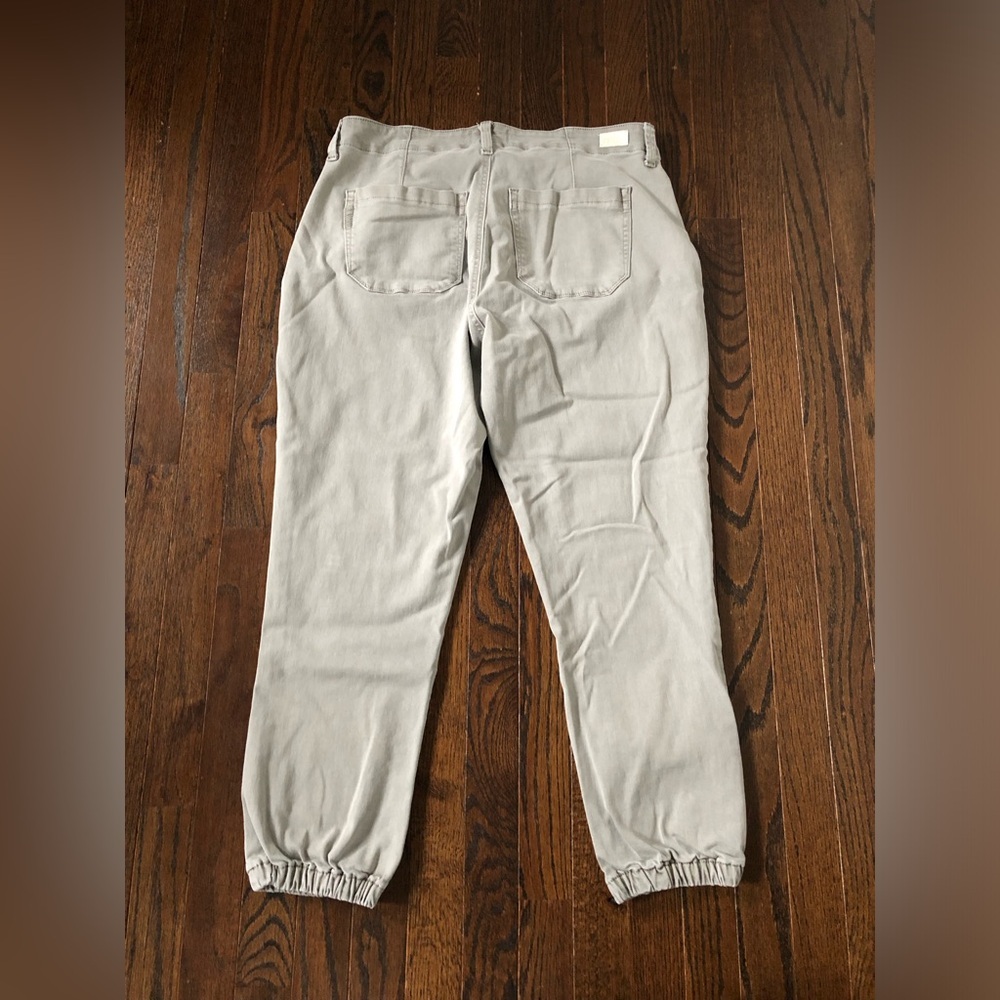 PAIGE Women’s 32 Mayslie Gray Pleated Denim High-Rise Cropped Jogger Jeans - EUC - Picture 14 of 16